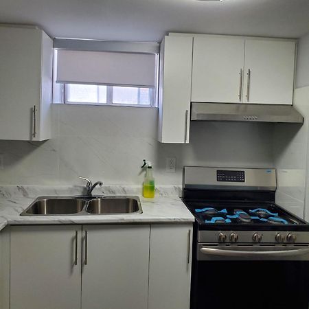 Maxwell Esabu Apartment Toronto Exterior foto