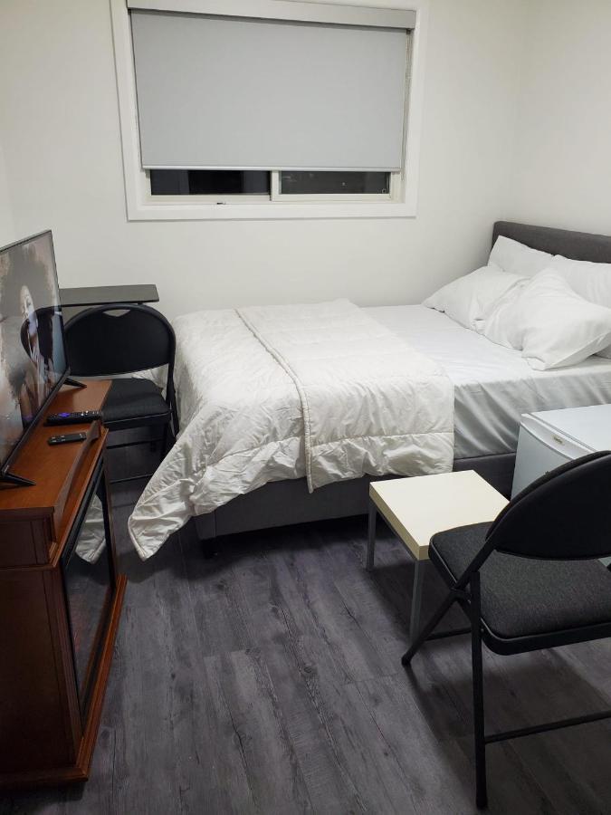 Maxwell Esabu Apartment Toronto Exterior foto